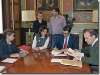La Diputación Provincial y el Ayuntamiento de Ciudad Real firman las escrituras de cesión de la propiedad del coso taurino