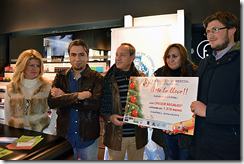 Un momento de la entrega del cheque, que ha tenido lugar esta mañana