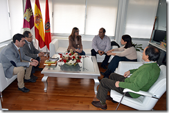 Un momento de la reunión mantenida por la alcaldesa, Pilar Zamora, con miembros de la Asociación Provincial de Siderometalúrgia