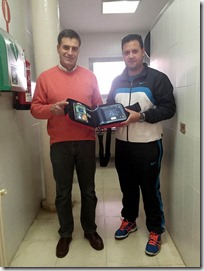 0 Con el desfibrilador del Pabellón