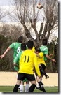0 Pugnando por un balón alto_FOTO VH Serrano