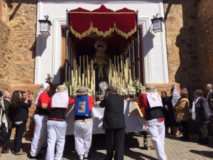 Salida de una de las procesiones de Malagón