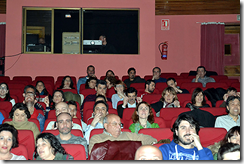 Público en el teatro Quijano asistiendo a una de las proyecciones