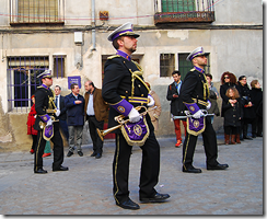 El presidente de Castilla-La Mancha, Emiliano garcía Page, contemplo la procesión antes de asistir al concierto 