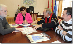 La delegada del gobierno regional en la provincia de Ciudad real, Carmen teresa Olmedo, y el director provincial de fomento, Casto Sánchez, han recibido al presidente de la Asociación de Amigos de la Ruta Jacobea de los Calatravos