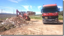 La Concejalía de Obras y Mantenimiento de Puertollano limpia y retira varias toneladas de escombros de diversos puntos de la periferia
