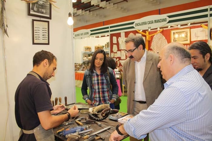 El consejero de Sanidad visita FARCAMA Primavera