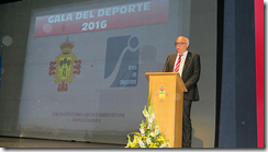 El alcalde, Julián Nieva, durante su intervención en la gala