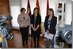 La directora del instituto de la mujer, Araceli Martínez, junto a delegada de la Junta de Comunidades en la región, Carmen Teresa Olmedo, y la alcaldesa de Ciudad Real, Pilar Zamora