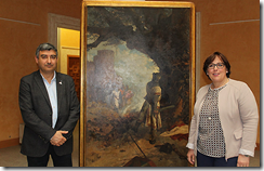 Carmen Teresa Olmedo y Francisco Navarro junto a la obra "Valor y cobardía"