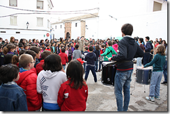 Los niños disfrutaron de interpretaciones musicales en la calle