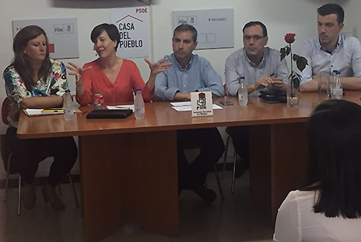La Coordinadora General del Comité Electoral del PSOE en la provincia de Ciudad Real, Blanca Fernández, ha participado en una reunión en Almadén