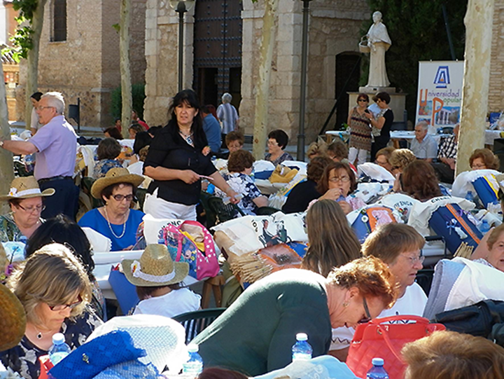 Foto de archivo de la pasada edici&oacute;n del encuentro de encajeras 