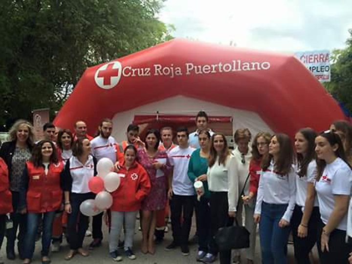 Foto de archivo de voluntarios de Cruz Roja en Puertollano