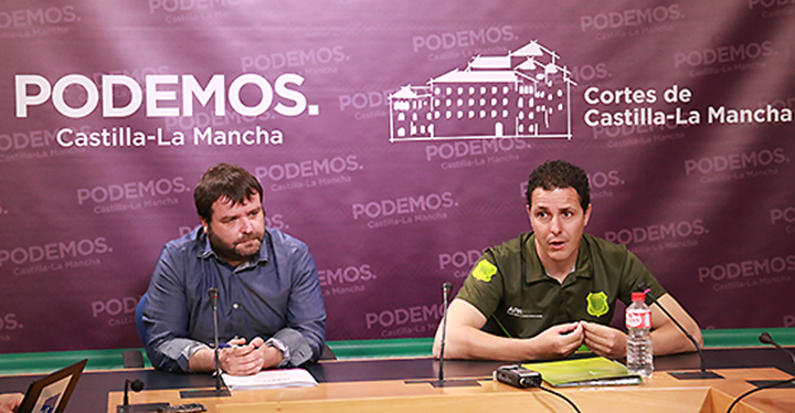 Un momento de la comparecencia conjunta de la Asociación de Profesionales Agentes Medioambientales y Podemos
