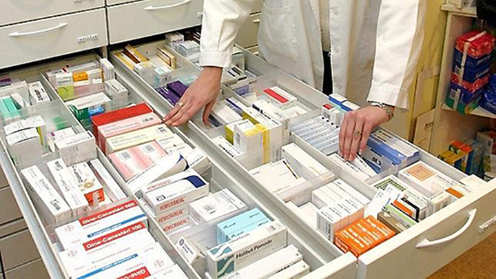 Medicamentos en una farmacia
