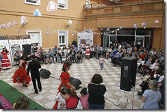 Un momento de la feria celebrada en el hotel de mayores "La Residencia"