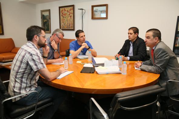 El consejero de Agricultura, Medio Ambiente y Desarrollo Rural, Francisco Martínez Arroyo, se ha reunido con responsables de la Asociación Profesional de Agentes Medioambientales  