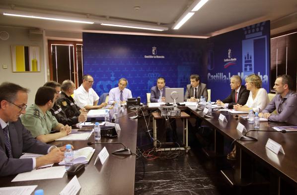 El consejero de Agricultura, Medio Ambiente y Desarrollo Rural, Francisco Martínez Arroyo, ha presidido la reunión del Comité Asesor del Plan Contra Incendios Forestales