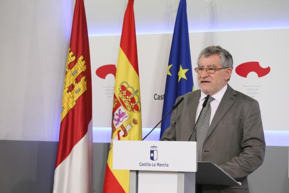 El consejero de Educación, Cultura y Deportes de Castilla-La Mancha, Ángel Felpeto, ha informado en rueda de prensa de las rutas